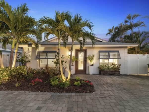 Lovely Naples Pool Home Walk Vanderbilt Beach